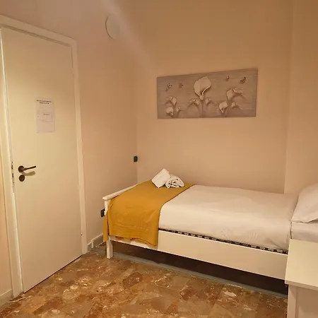 Maison Piramide Rom