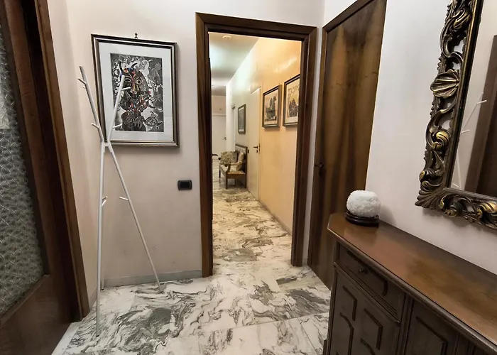 Maison Piramide * Rom