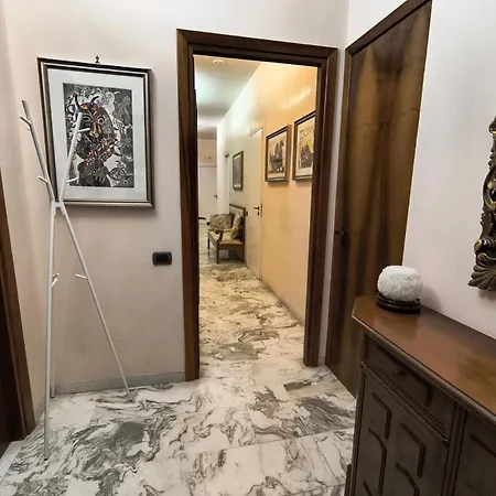 Maison Piramide * Rome
