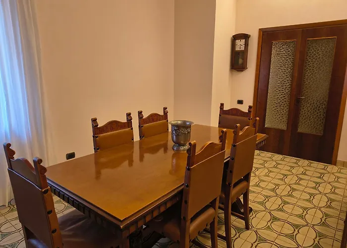 Maison Piramide Rome